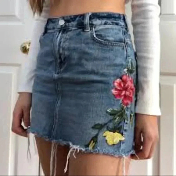 PacSun Blue Denim Floral Embroidered Skirt 26 - Picture 1 of 6